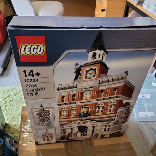 Lego town hall 10224 vintage - town,
