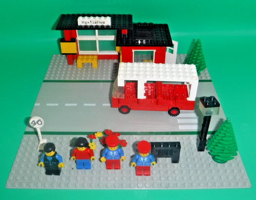 Lego town 379 bus station - lego,