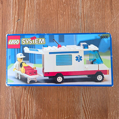 Lego 6666 town medical - town,