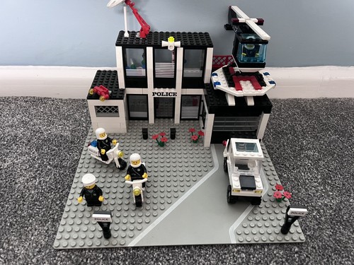 Lego town police command base - lego,