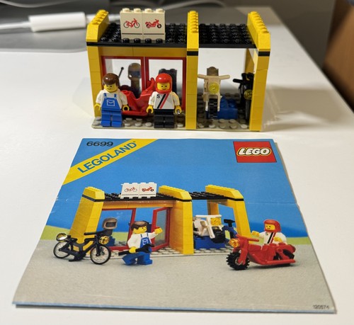 Lego town cycle fix shop - town,
