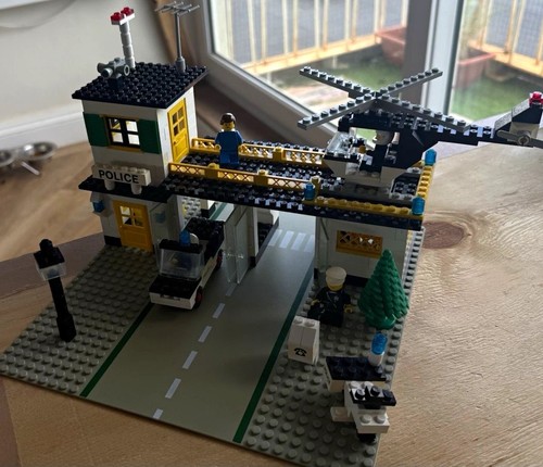 Lego 1979 police headquarters - lego,