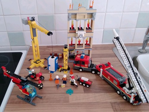 Lego down town fire bridage - down,